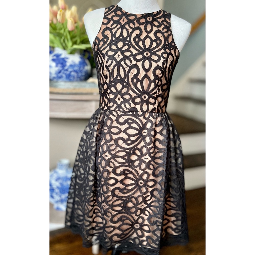 Monique Lhuillier 4 Fit & Flare Black Lace Cocktail Dress with Pockets.